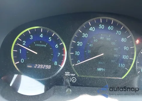 2010 Toyota Sienna Xle z USA, uszkodzony, nr VIN 5TDYK4CC5AS307821